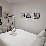 アパート Bright Flat With Balcony And Free Parking グラスゴー