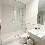 Riverside Retreat With Spectacular Views דירה *