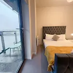 דירה Riverside Retreat With Spectacular Views *