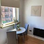 Daire Rustic Floor West End Pad With Balcony, Parking Next To Byers Road, Aston Lane, Uni