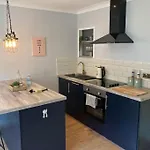 Rustic Floor West End Pad With Balcony, Parking Next To Byers Road, Aston Lane, Uni Daire Glasgow