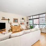 Appartement Luxury Huge Modern Open Plan 2bedroom Flat - Free Private Parking & Balcony Located At The Ovo Hydro And Sec Centre *