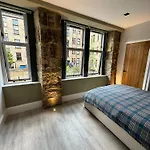 Апартаменты West End Tenement