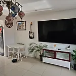 La Casita, Your Away From - Free Parking דירה *