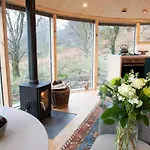 Apartment Craigmaddie Muir Roundhouse With Hot Tub Romantic, Luxury, Rural For 2 Near Milngavie