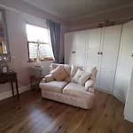 Beautiful Self Contained With Garden Глазго