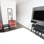 Vr *