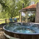 Craigmaddie Muir Roundhouse With Hot Tub Romantic, Luxury, Rural For 2 Near Milngavie Apartment