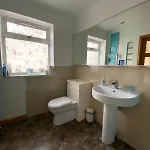 بيت للعطل Stunning 3 Bedroom House With 2 Bathrooms *