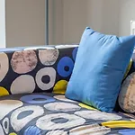 West End Cosy Pop Of Colour - Pass The Keys شقة