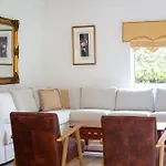 Stunning 4-bedroom With Hot Tub & Sauna Near Loch Lomond Вилла Глазго