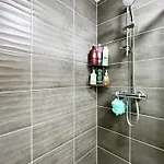 Private Bedroom - Modern Flat - West End Glasgow