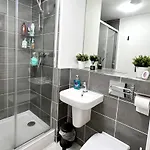Private Bedroom - Modern Flat - West End * Glasgow