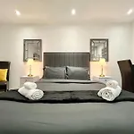 Private Bedroom - Modern Flat - West End Privat bolig