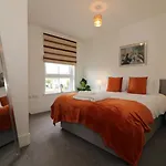 Signature - Oatlands House Apartman
