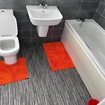 Radiant Homes 2 Bedrooms 2 Bathrooms Free Parking *