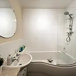 Stylish Modern Flat With Juliet Balcony & Parking Appartement *