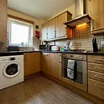 Stylish Modern Flat With Juliet Balcony & Parking *