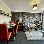 Appartement Stylish Modern Flat With Juliet Balcony & Parking