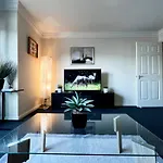 Appartement Stylish Modern Flat With Juliet Balcony & Parking *