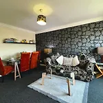 Stylish Modern Flat With Juliet Balcony & Parking Appartement