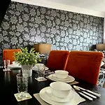 Stylish Modern Flat With Juliet Balcony & Parking Appartement