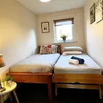 Stylish Modern Flat With Juliet Balcony & Parking *