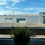 Stylish Modern Flat With Juliet Balcony & Parking *