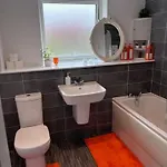 Radiant Homes 2 Bedrooms 2 Bathrooms Free Parking * Glasgow
