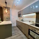 Private Bedroom - Modern Flat - West End * Glasgow