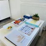 Entire Private 1 Bedroom - Guest In 公寓