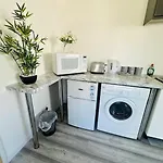 公寓 Entire Private 1 Bedroom - Guest In *