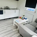 Entire Private 1 Bedroom - Guest In 公寓