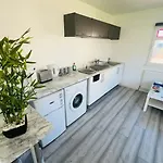 Entire Private 1 Bedroom - Guest In 公寓 格拉斯哥