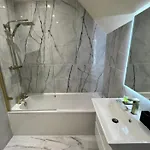 Ferienhaus 3 Bed - Sleeps 7 - Free Parking - Location *