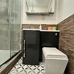 Two Bedroom Maisonette In The Heart Of The West End 公寓 *