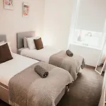 公寓 4 Beds - Gateway Getaway With Free Parking 格拉斯哥