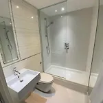 Harbour River West End Апартаменты *