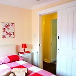 Apartment 3 Bedroom - Free Parking & Wifi 350mbps *