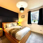 Ground Floor Flat With Free Parking & Wifi * Glasgow