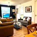 Apartment Ground Floor Flat With Free Parking & Wifi