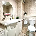 Ground Floor Flat With Free Parking & Wifi Apartment Glasgow