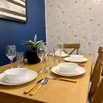 Ground Floor Flat With Free Parking & Wifi * Glasgow