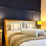 Ground Floor Flat With Free Parking & Wifi