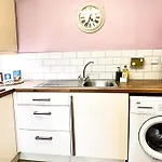 Ground Floor Flat With Free Parking & Wifi Glasgow