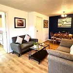 Ground Floor Flat With Free Parking & Wifi Apartment