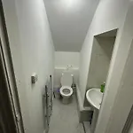 Spacious 5 Bedroom House Close To West End *