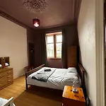 Traditional 5 Bedroom House Free Parking Westend بيت للعطل *
