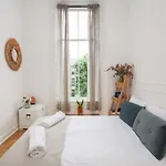 Lovely Spacious 2 Bed Flat Glasgow