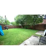 Flat In Close To Local Amenities Appartement